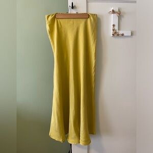 Isalis Midi Skirt Sz. M NWOT